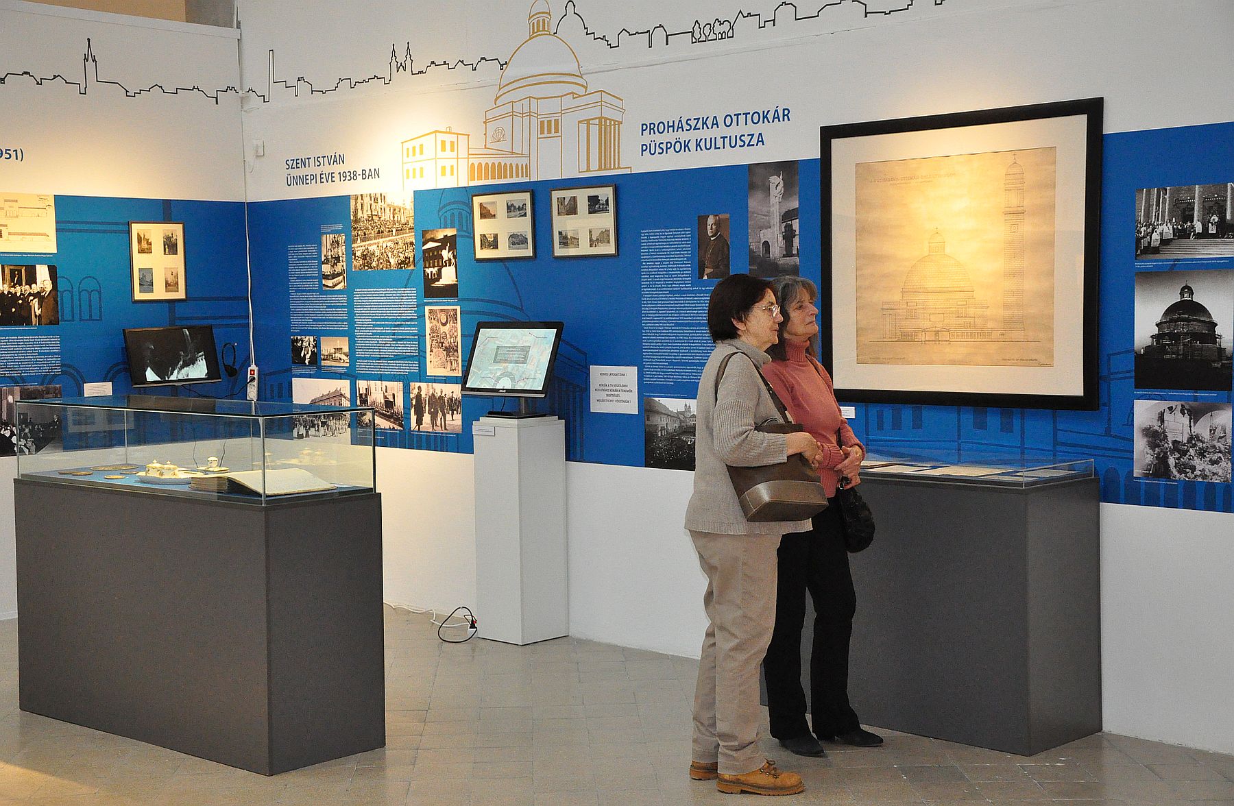Tárlatvezetés történelemtanároknak a VárosKép kiállításon